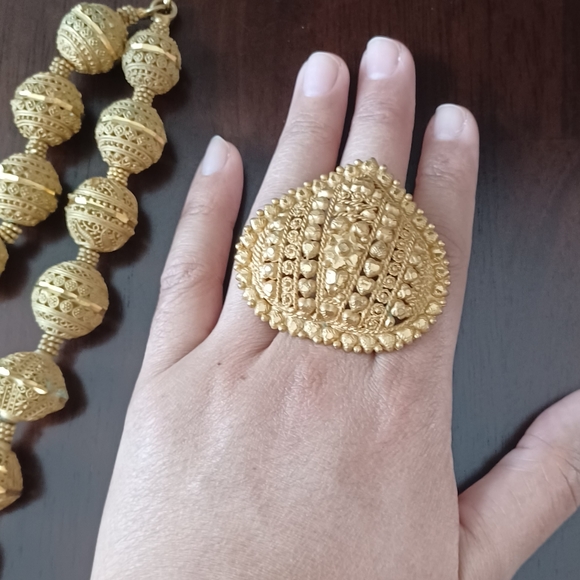 Gold Filigree Double Strand Vintage Etched Ball Necklace with ring set - Picture 4 of 11